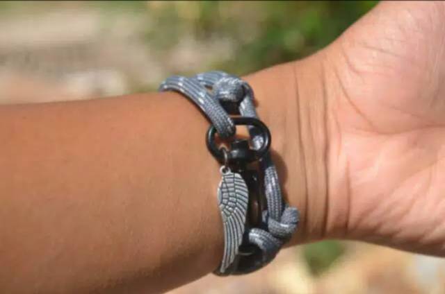 Gelang pria paracord berkualitas