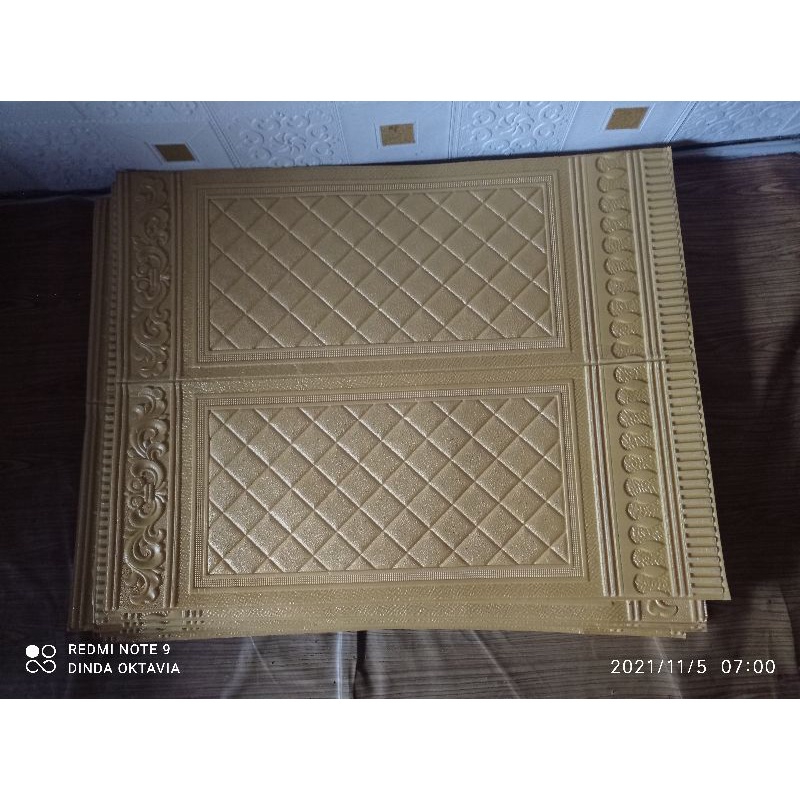 WALLPAPER FOAM 3D MOTIF PINTU JATI UKURAN 70X90CM KETEBALN 5MM BISA COD-Gold