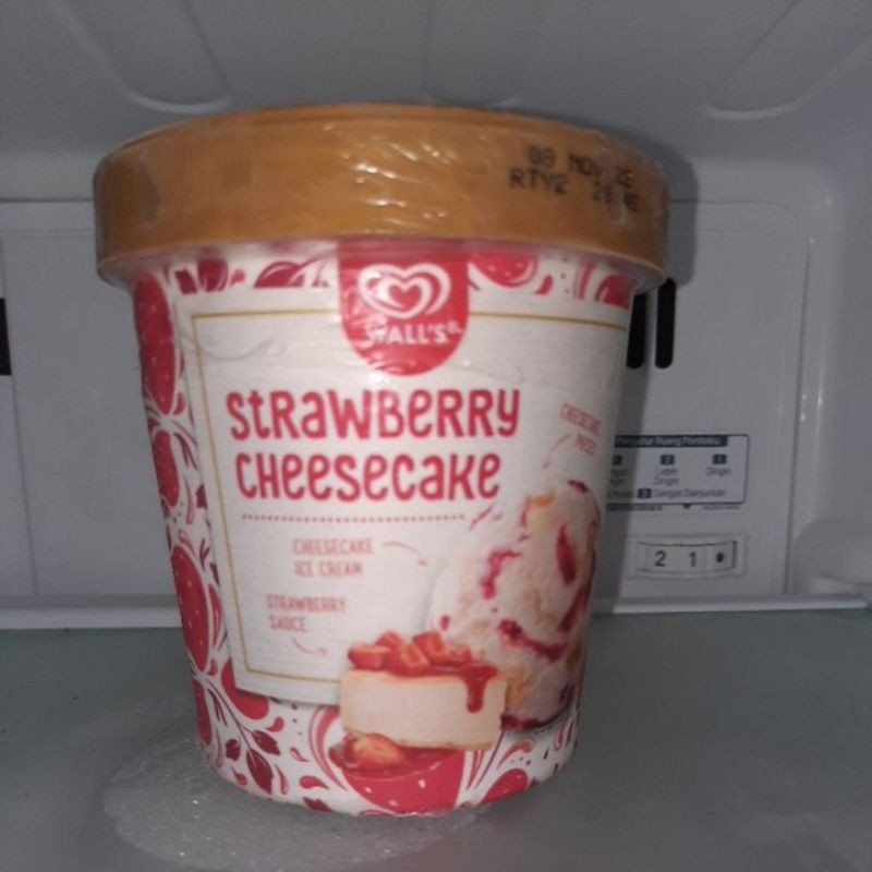 

walls strawberry cheesecake 410