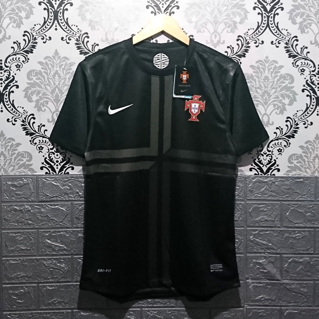 Jersey Portugal Away 2013 / 2014 Retro Hitam GO