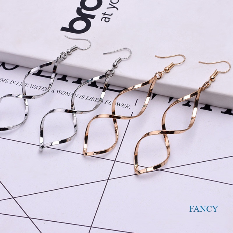 Anting Klip On Bentuk Geometri Asimetris Bahan Metal Untuk Wanita