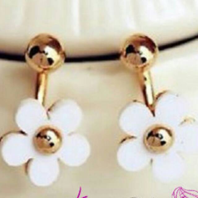 Anting bunga emas
