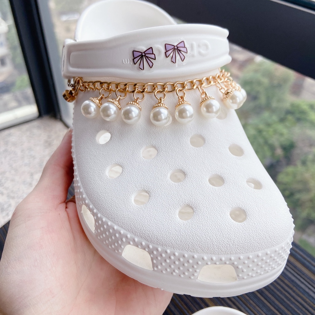 Charms Crocs Jibitz Rantai Manik-Manik Berlian Mutiara Bahan Metal Untuk Dekorasi Sepatu Wanita