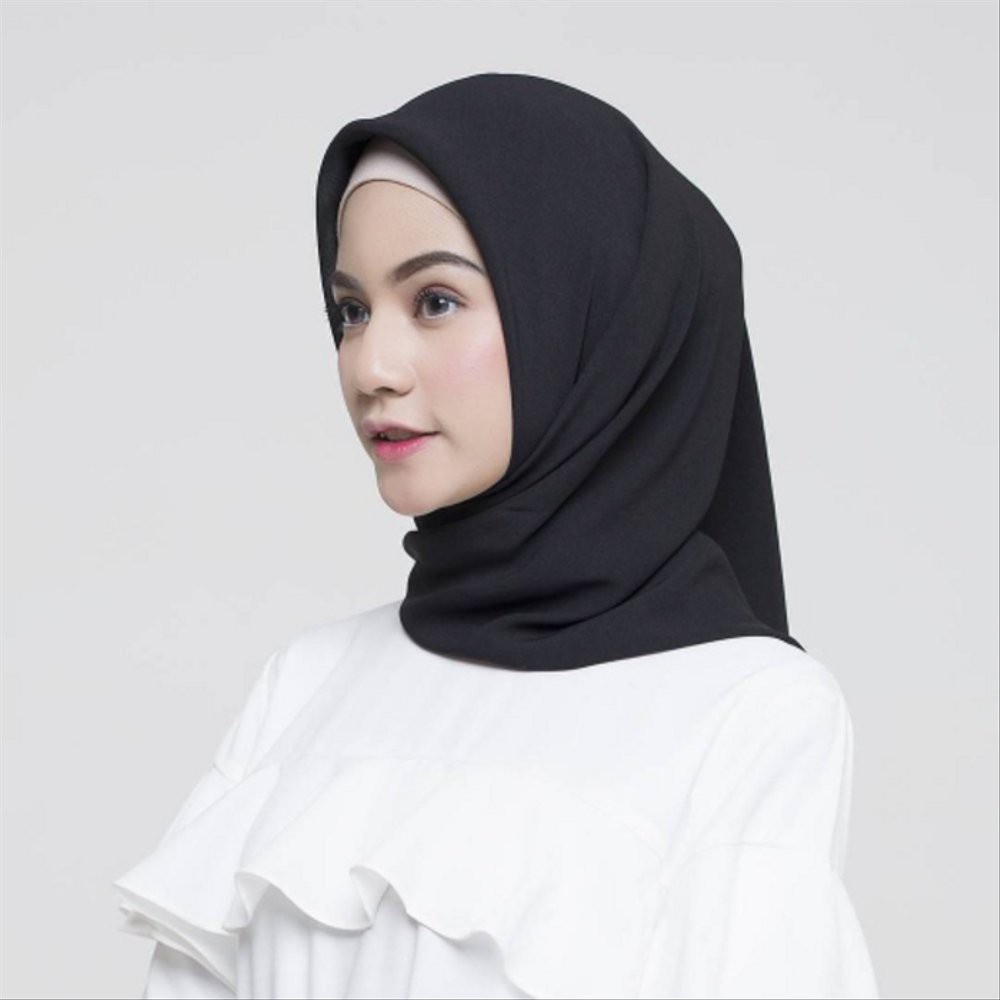 HARGA TERMURAH JILBAB BELLA SQUARE SEGI EMPAT / HIJAB BELLA SQUARE TERBARU WARNA TERLENGKAP-Hitam