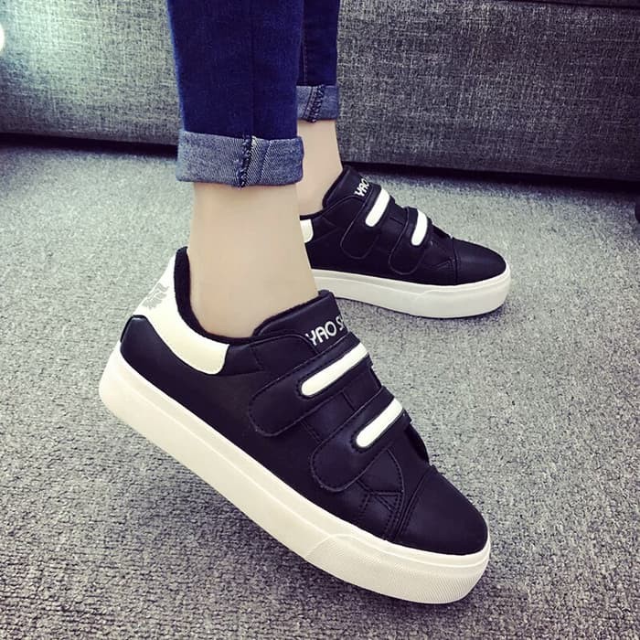Sepatu Kets Wanita Sneaker 222 Hitam