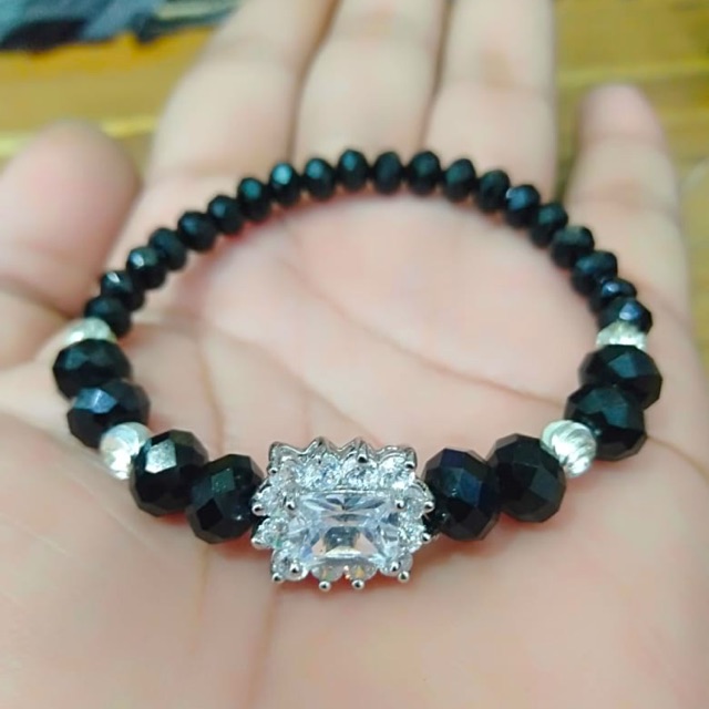 Gelang kristal permata