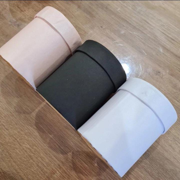 

Kotak Kado Mini Round untuk Rangkaian Bunga Mini/ Perhiasan Hitam size S