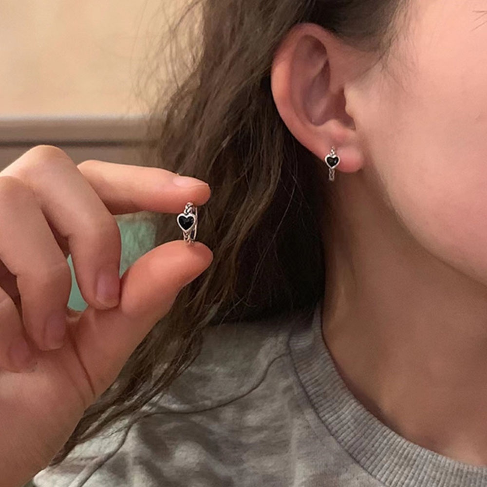 Anting Stud Bentuk Bulat Hati Warna Hitam Gaya Elegan Untuk Wanita