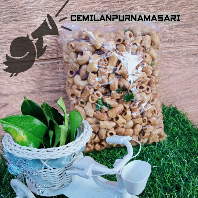 

CEMILAN MAKARONI DAUN JERUK KRIUK ORIGINAL MURAH"/SEBLAK /PEDAS/GURIH/RENYAH/HOT JELETOT/ 500gram