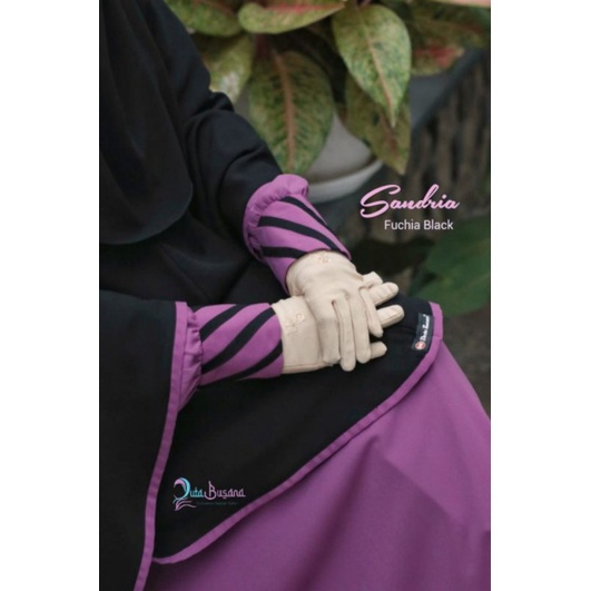 sandria duta busana