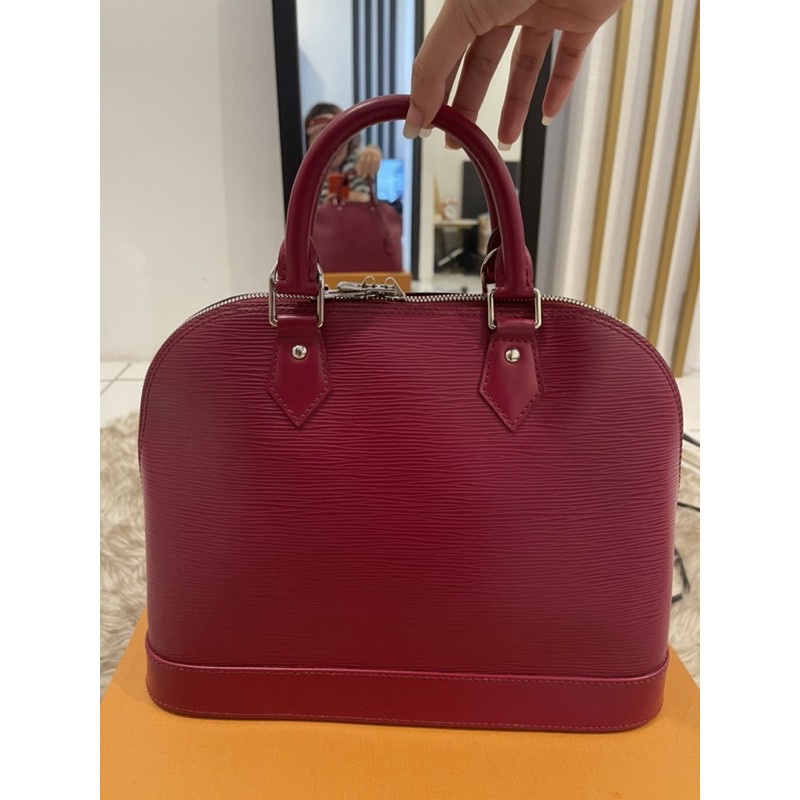 lv alma pm epi leather fuchsia like new 2015