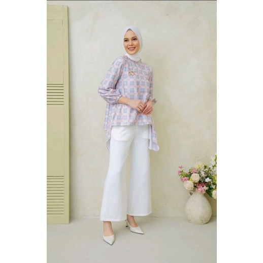 Mia Blouse in Candy~Wearing Klamby