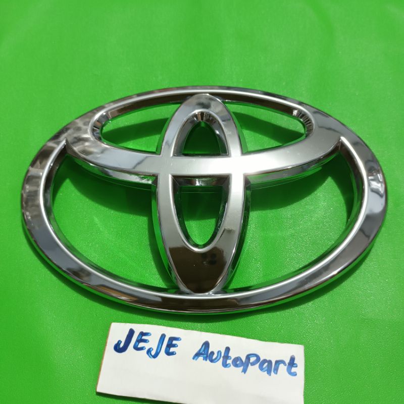 emblem logo toyota logo innova reborn innova gril grill depan bemper innova reborn part asli toyota ok140