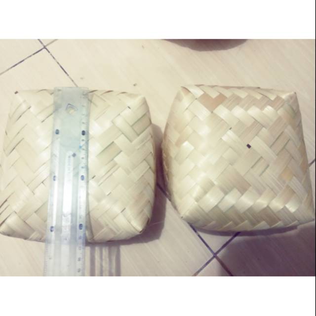 (harga sepasang) besek bambu ukuran 15x15x8cm