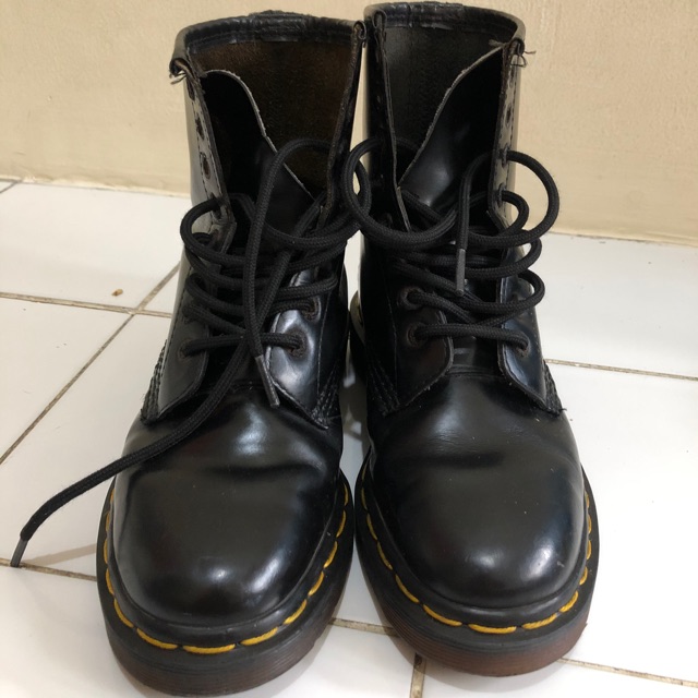 sepatu dr martens asli