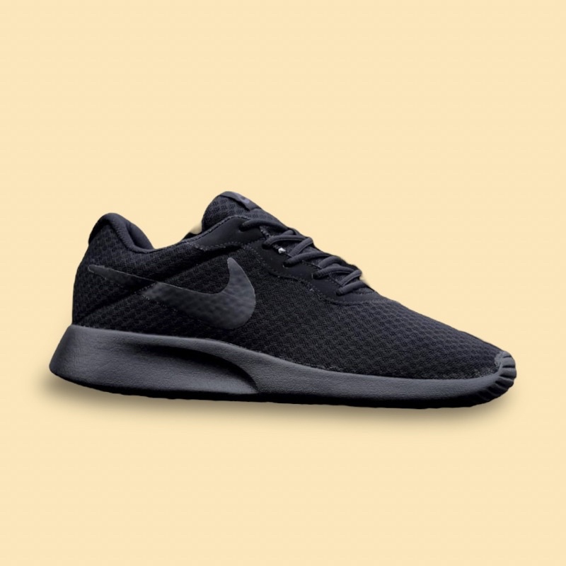 nike tanjun all black