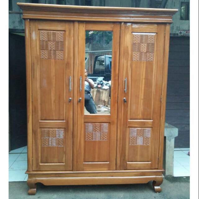 Lemari jati pintu 3