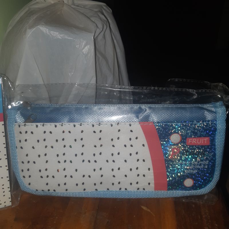 

Tempat pensil atau bulpen