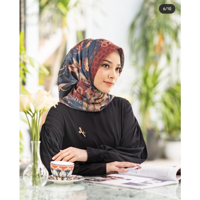 Blind Sale Scarf Wearing Klamby