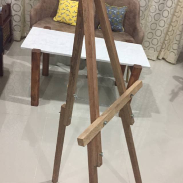 

Easel standing
