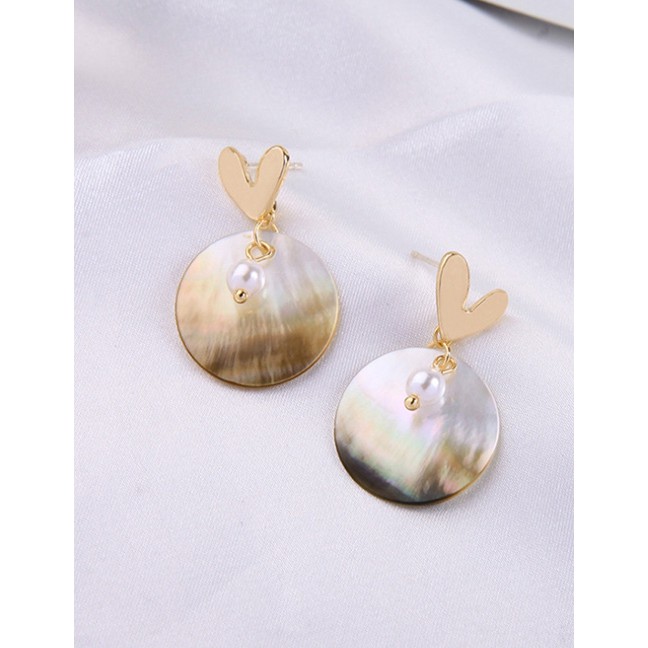 LRC Anting Tusuk Fashion Pearl Shell Earrings S925 Sterling Silver Heart-shaped Shell Pearl Earrings