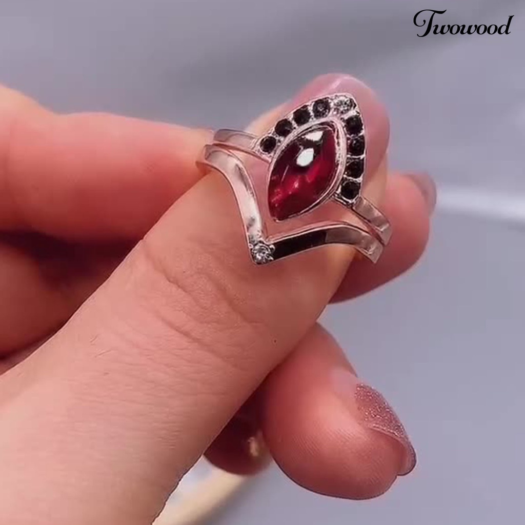 2pcs / Set Cincin Kristal Berlian Imitasi Bahan Alloy Warna Merah Prismatik Gaya Retro Untuk Pasangan