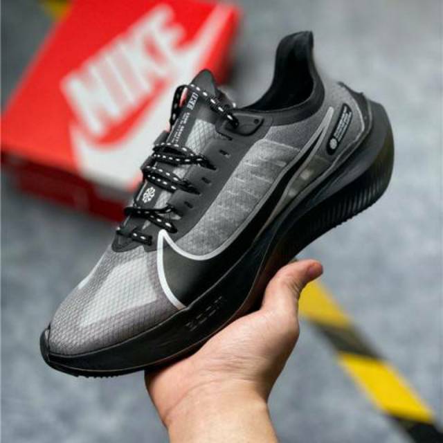 nike zoom gravity triple black