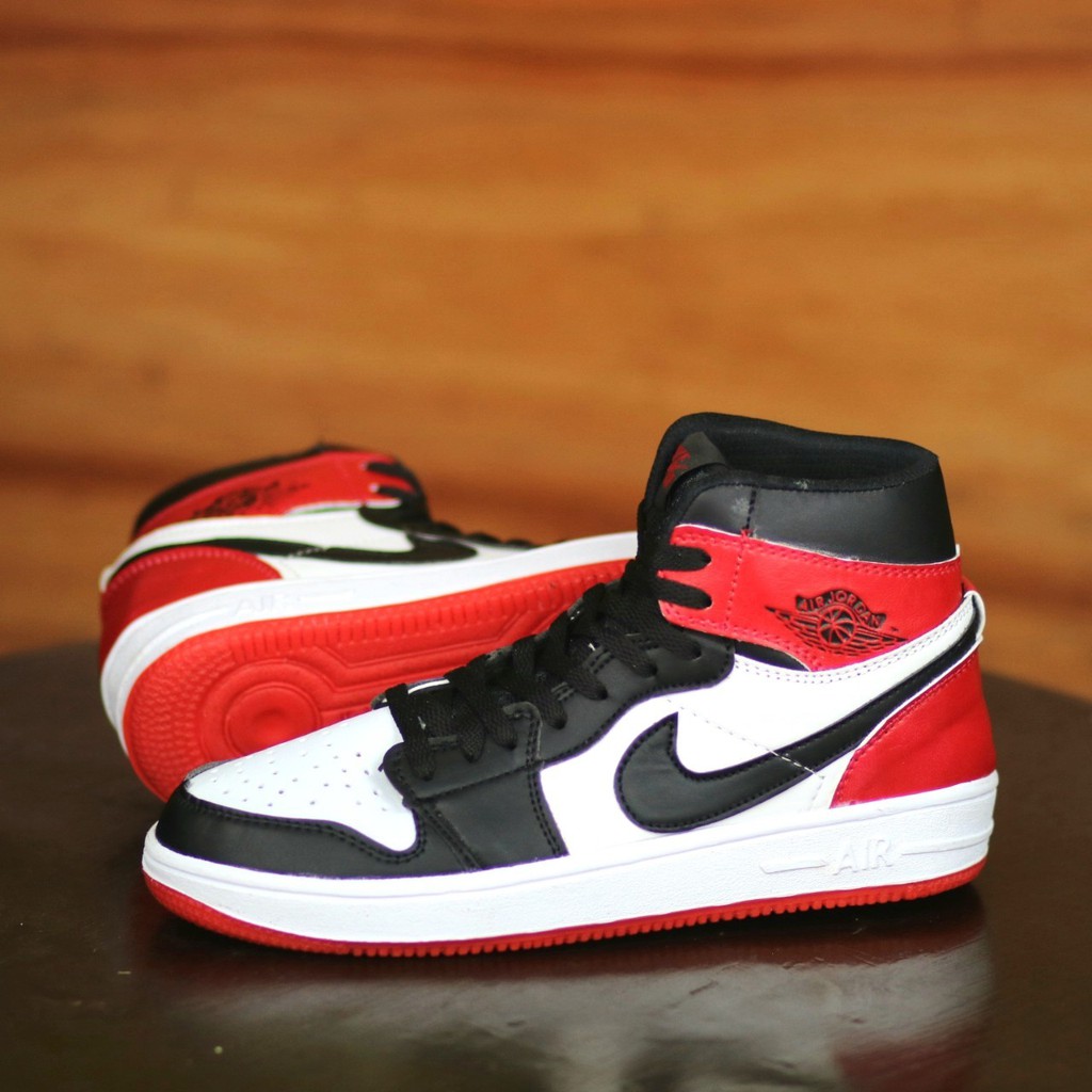 Sepatu Basket Nike Air Jordan 1 Retro High Bisa Buat Outdoor Dn Indoor