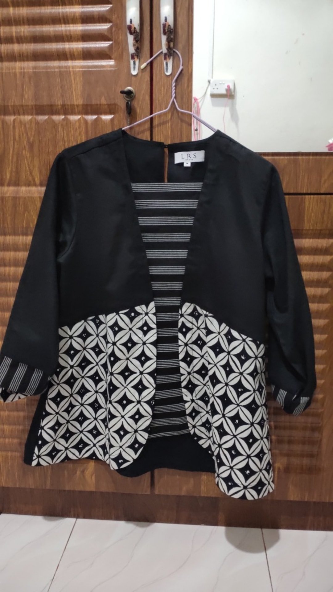 Atasan Batik Kawung Lurik Carla Black