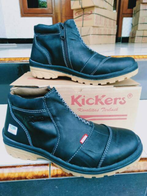 Sepatu boots kulit asli nyaman dipakai