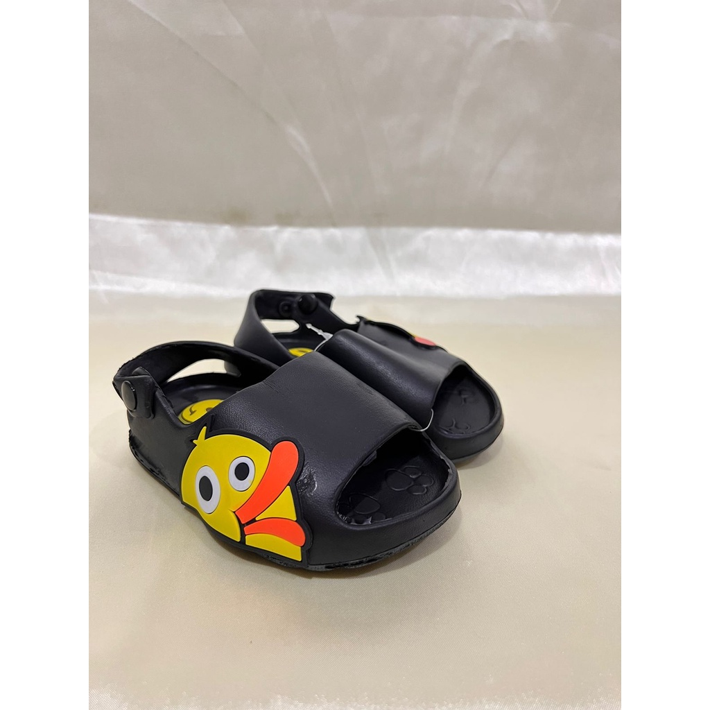 YT-725D-10 Sandal Bunyi Cit Cit Anak Cowok / Sandal Selop Anak Laki Laki Karakter Bebek Merek Yutu Size 19-24