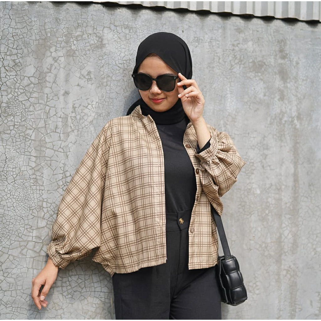 BEFAST - ZFS OOTD Kemeja Perempuan DELANY / SINDIE OVERSIZE BATWING WOOD BUTTON SHIRT / Atasan kemeja Wanita / Kem Lengan Balon Panjang / Keluaran Terbaru 2022 / Kemeja Motif Kotak-Kotak / Kemeja Bisa Di Jadikan Outer / OOTD Ala Style Korean