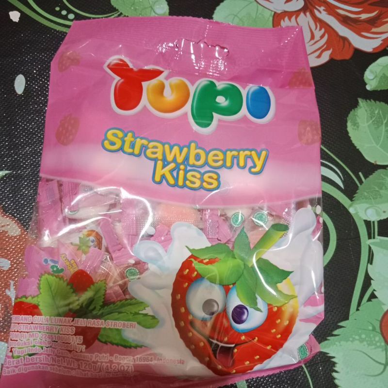 

yupi strawberry kiss