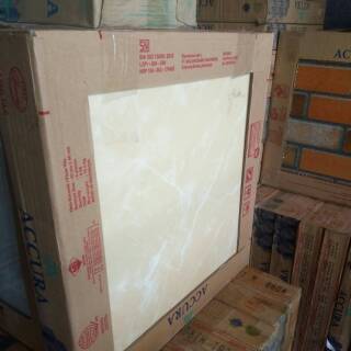  Keramik  lantai 40x40  kw 1 warna  motif Cream  Heliconia BG 