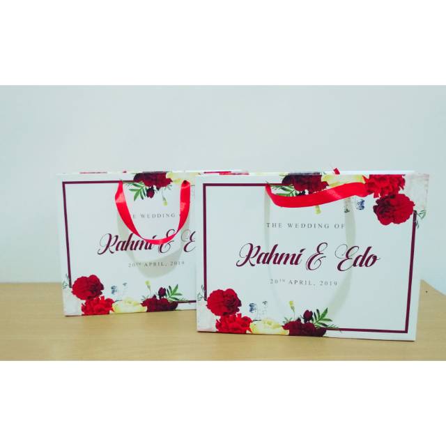 

Paperbag custom ukuran 28x18x5(cm)