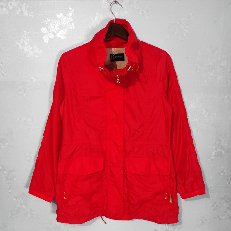 Thrift Second Jaket Wanita Renoma Running Olahraga Jogging