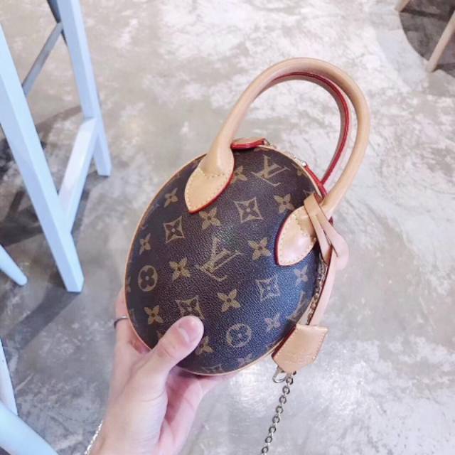 Lv egg monogram 23x27cm ue
Free Box
Free Dustbag 
Tali rantai dan dapat sertifikat