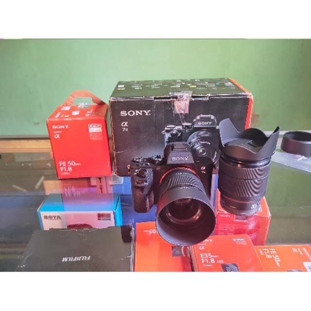 Sony A7 ii lensa kit 28 70 & lensa Fix 50mm Fullset box mulus Sc Rendah lengkap
