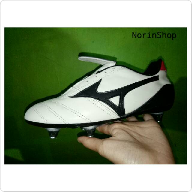 Sepatu Bola Mizuno Bahan Kulit Pull Besi