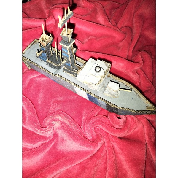 

panjangan kapal perang dari kardus