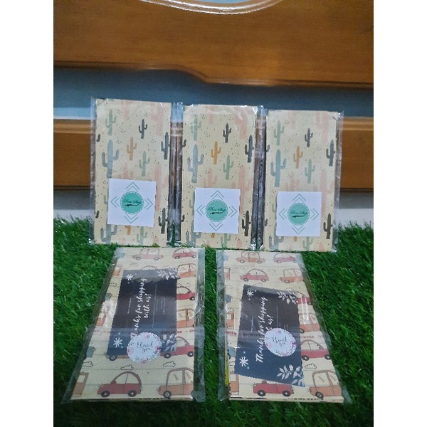 

Amplop Pattern Coklat