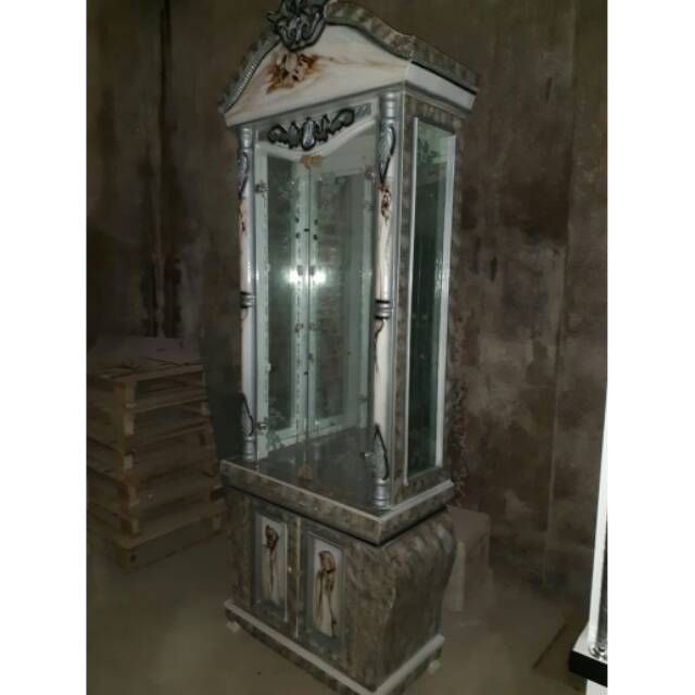 Lemari hias minimalis