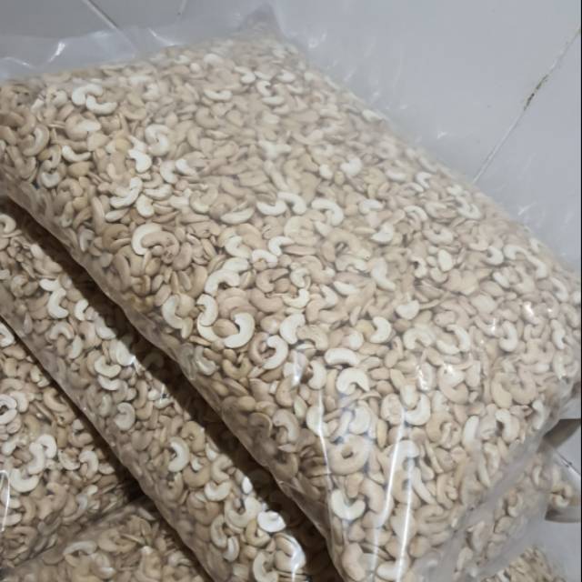 

Kacang mede belah 1 kg