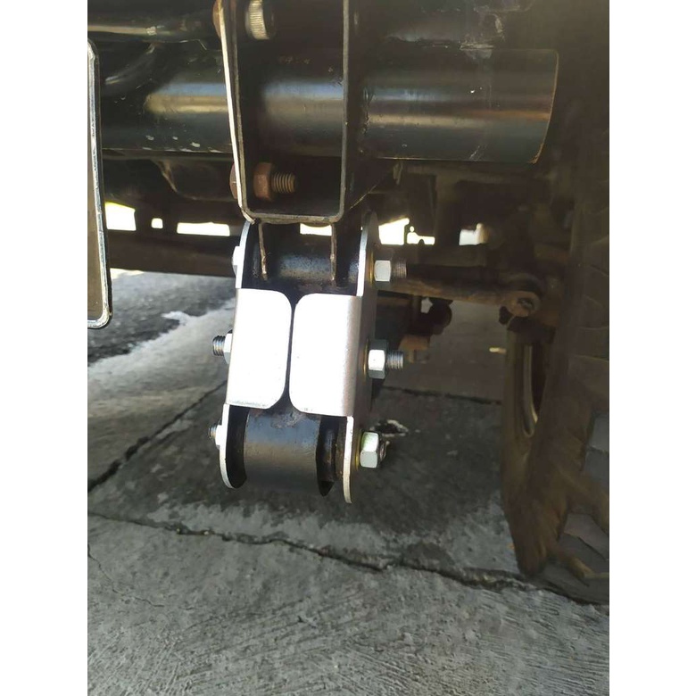 Anting shackle suzuki jimny katana