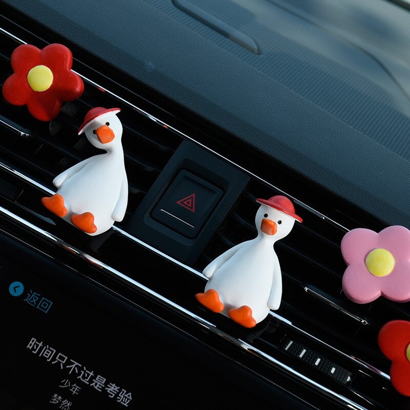 Aimocar Parfum Mobil Car Air Vent Clip Aromatherapy Model bebek - A001 - Red/White