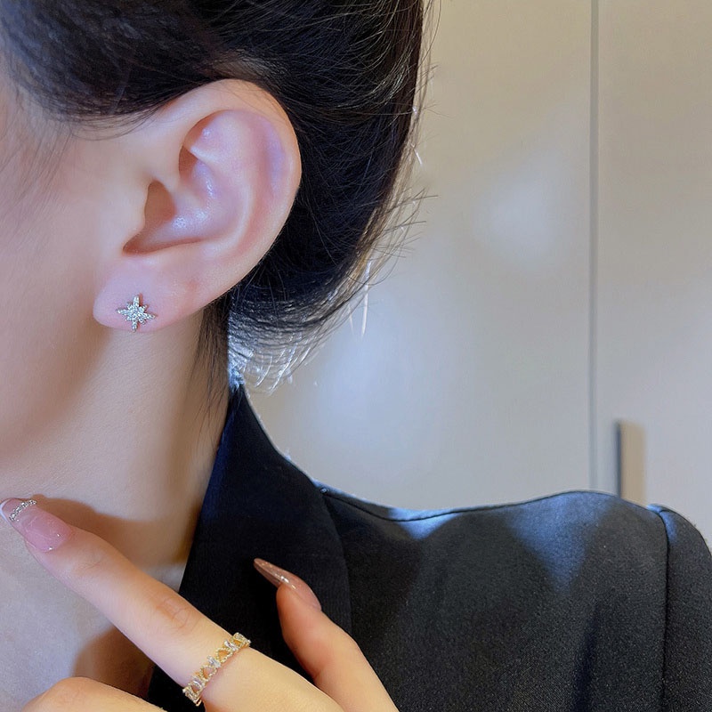 Anting Tusuk Asimetris Bahan Sterling silver 925 Desain Bintang Hias Berlian Gaya Mewah Untuk Wanita