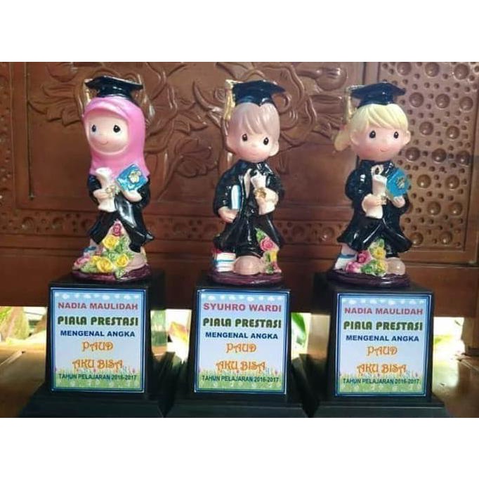 Cuci Gudang Jual Piala Patung Wisuda Murah Anak Paud