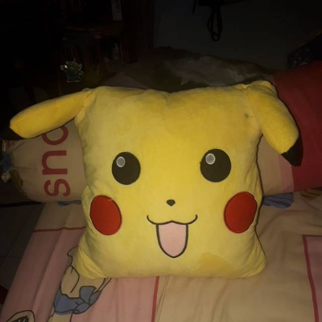 Bantal Selimut/Boneka Selimut/Balmut Pokemon Pikachu