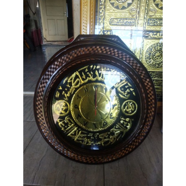 Kaligrafi jam kuningan super jumbo
