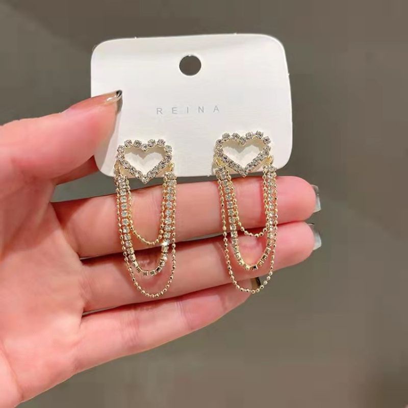 Anting Stud Rumbai Bentuk Hati Aksen Kristal Warna Emas Untuk Wanita